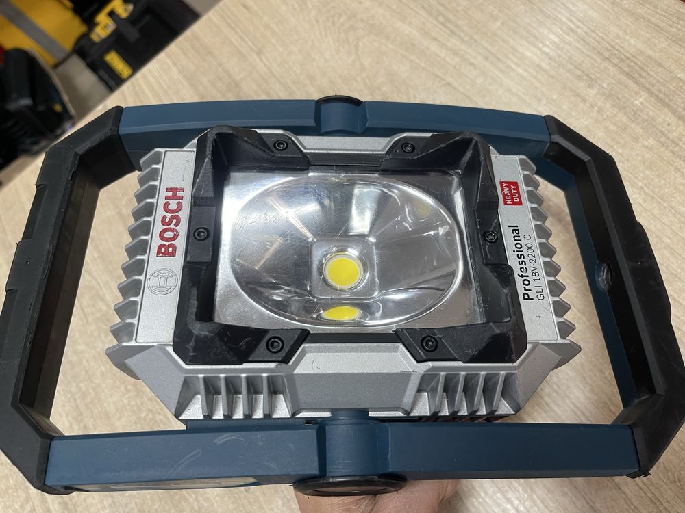 Bosch GLI 18V-2200 C / акумуляторний ліхтар Бош