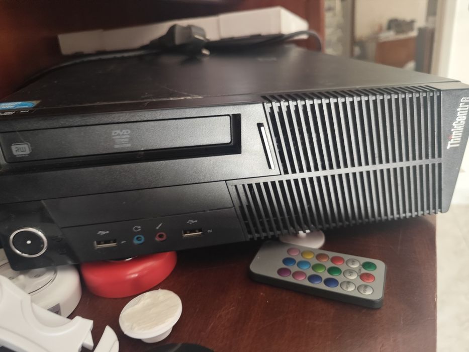 Torre de PC Lenovo (só a torre)