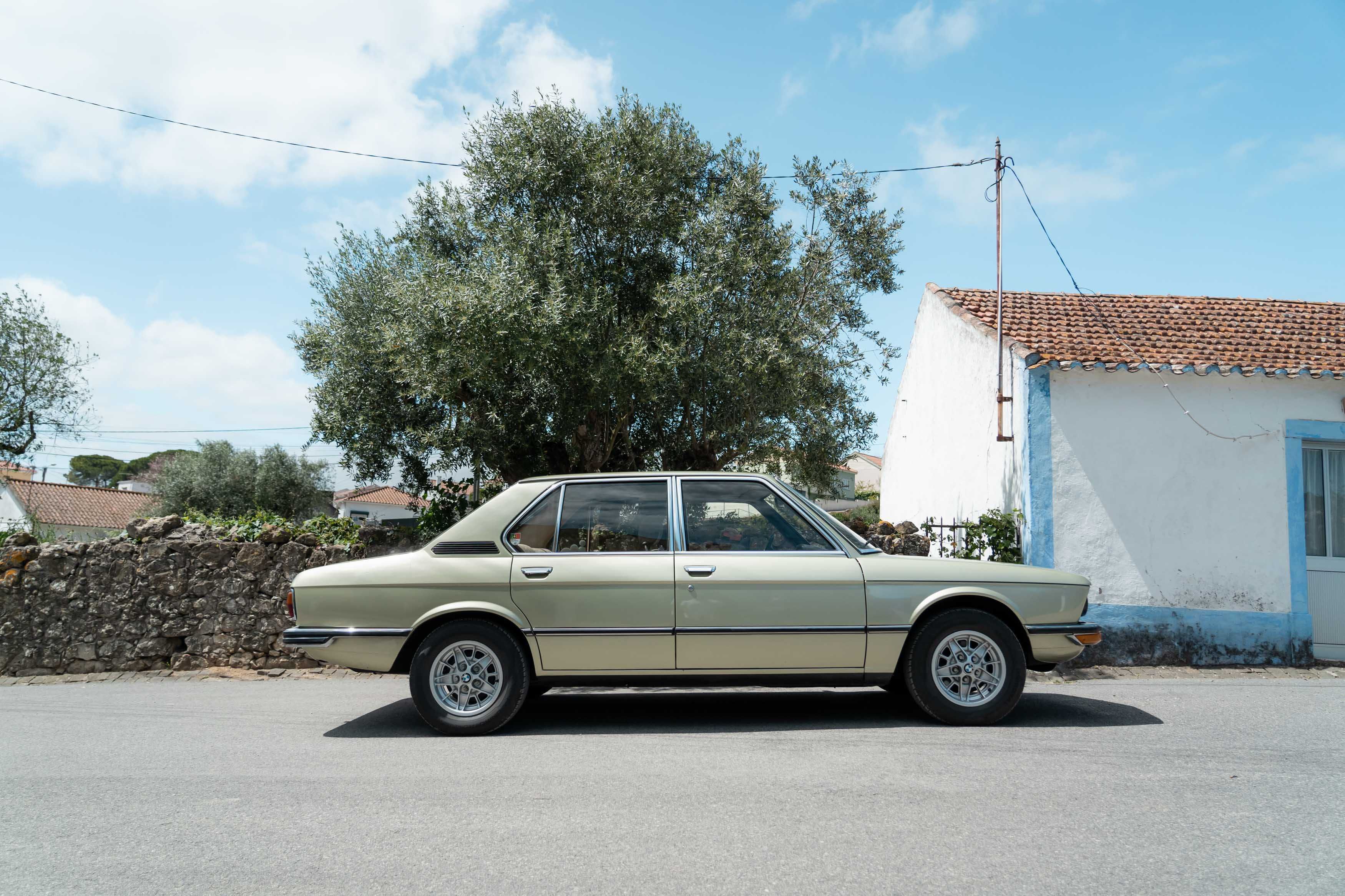 BMW 520 - E12 - 1974