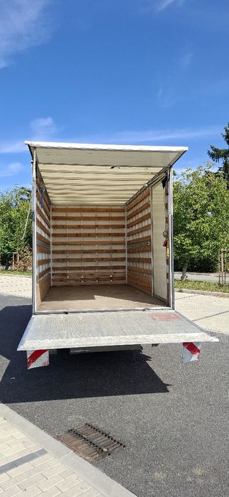 Renault Master kontener z windą 2017