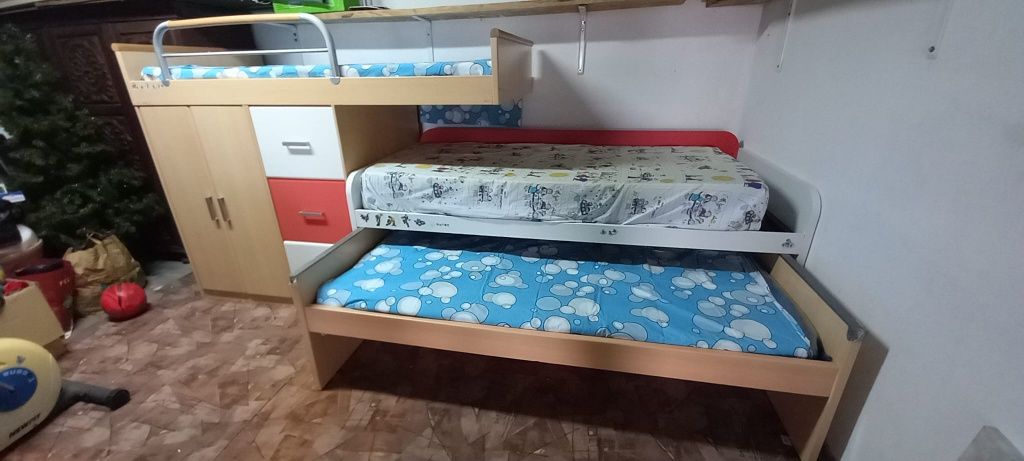 beliche com 3 camas e arrumação+ colchões!!!