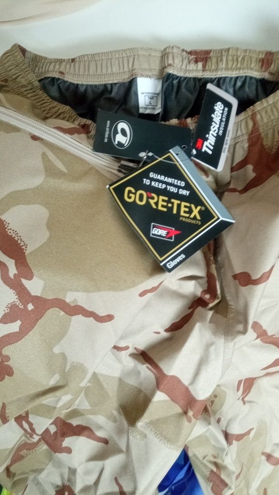 Casaco Gor-Tex padrão deserto