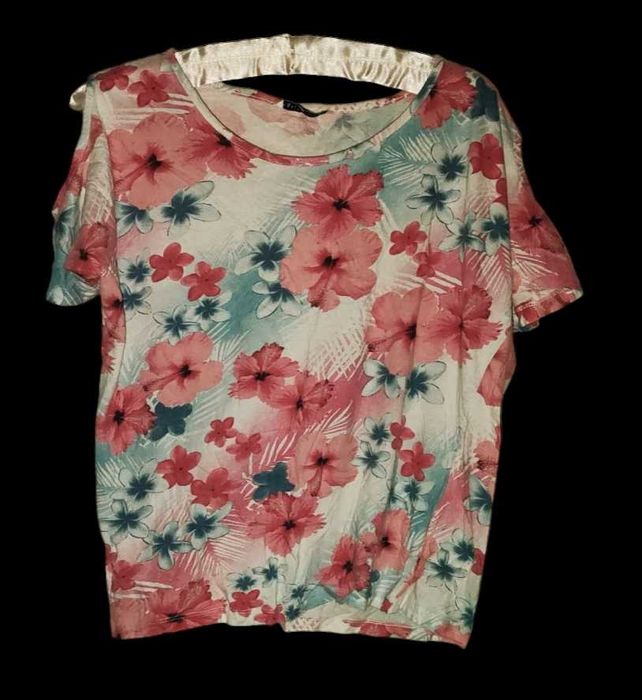 Bluzka w kwiaty typu cold arms r. 40