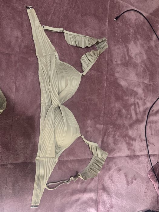 Bikini “Shein” tamanho S bege tipo plissado novo a estrear