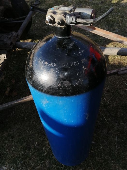 Продам метанові балони.