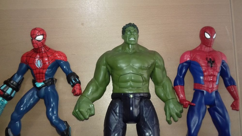 Homem de Ferro, Hulk e Spiderman Vingadores - Hasbro com luz e som