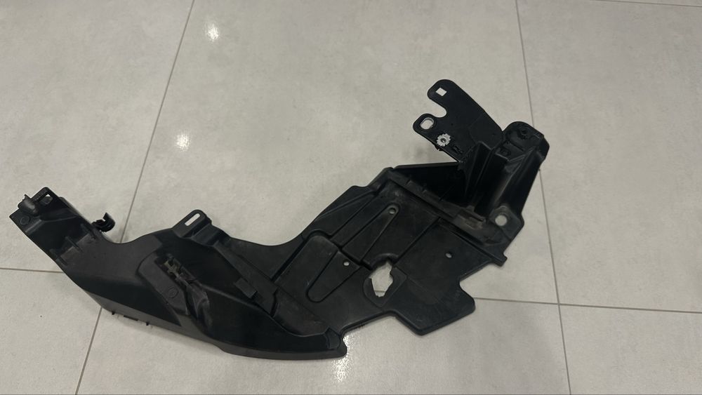 Кронштейн фари  передньої правий  622220003R renault megan3