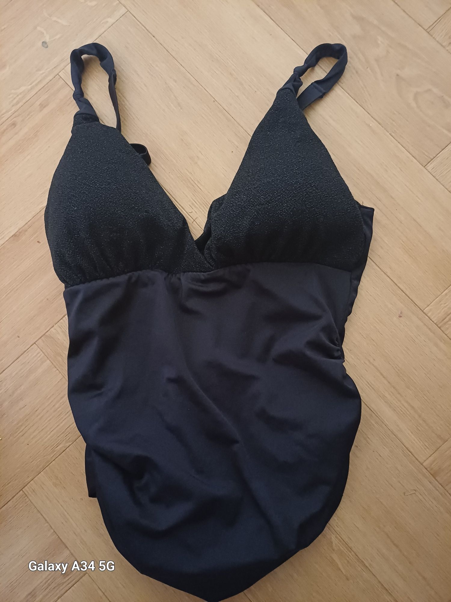 Strój kąpielowy jednoczęściowy czarny XL pomechacony na pupie