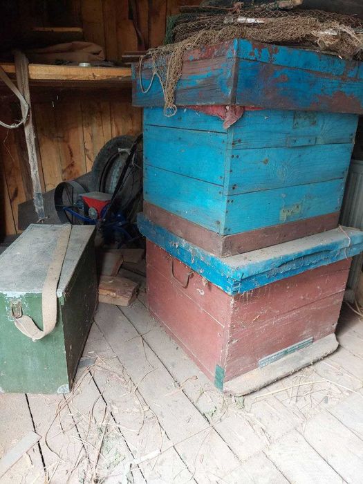 Продам пасечне приладдя, вулики, стамезки, ножі, костюми.