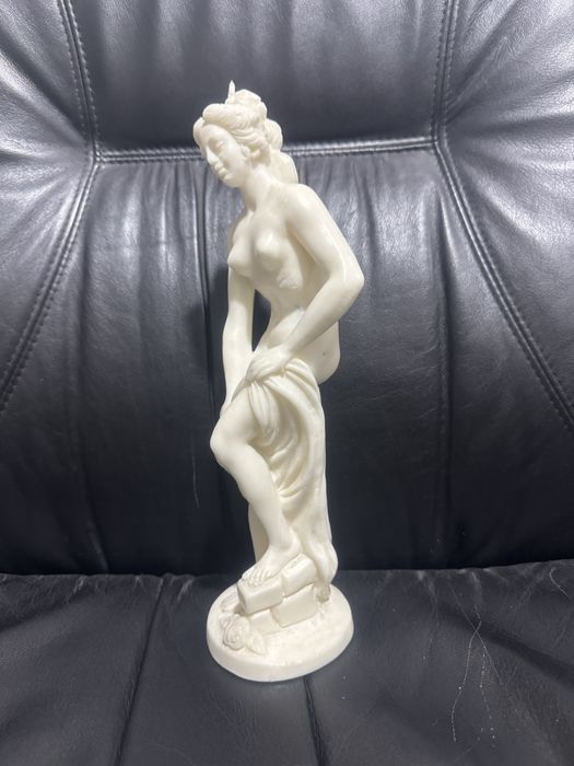 Свічка - статуетка . Куплена в Парижі . Хороший стан як новп