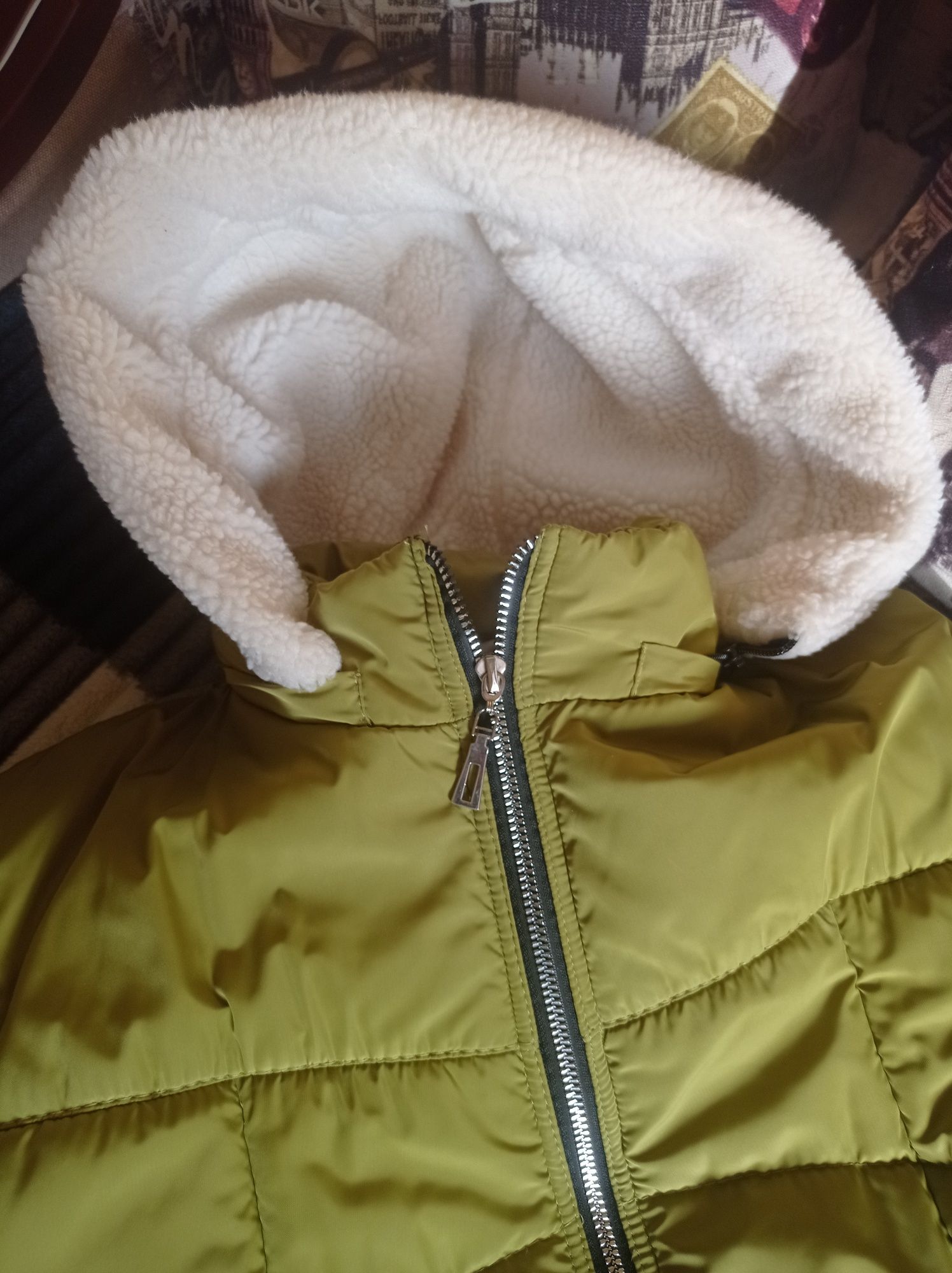 Продам жіночу б/у  зимову куртку