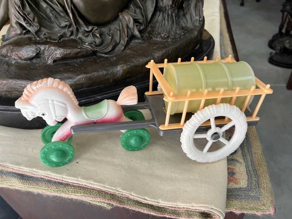 Brinquedo Português em plástico anos 70 como novo tem 30 cm