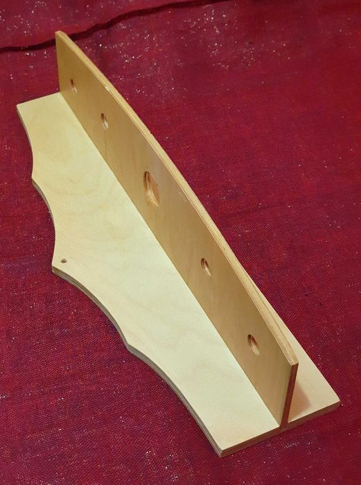 Drewniana półeczka na przybory kuchenne