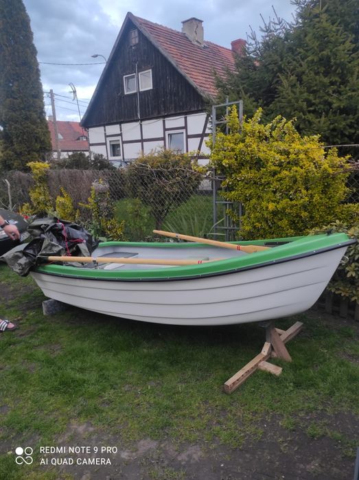 Łódka z silnikiem