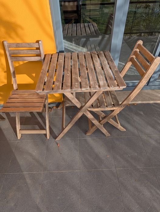 Mesa e cadeiras para exterior