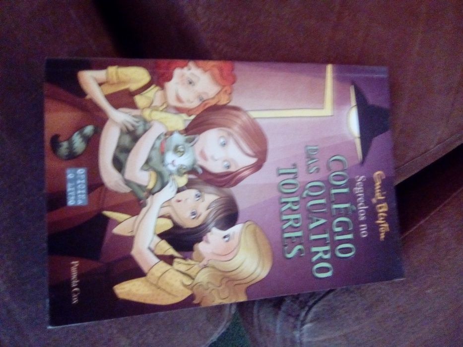 Livros da coleção " O Colégio das Quatro Torres" de Enid Blyton