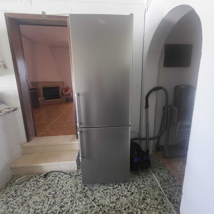 Eletrodomésticos (frigorifico, maquina de lavar e secar,micro ondas)