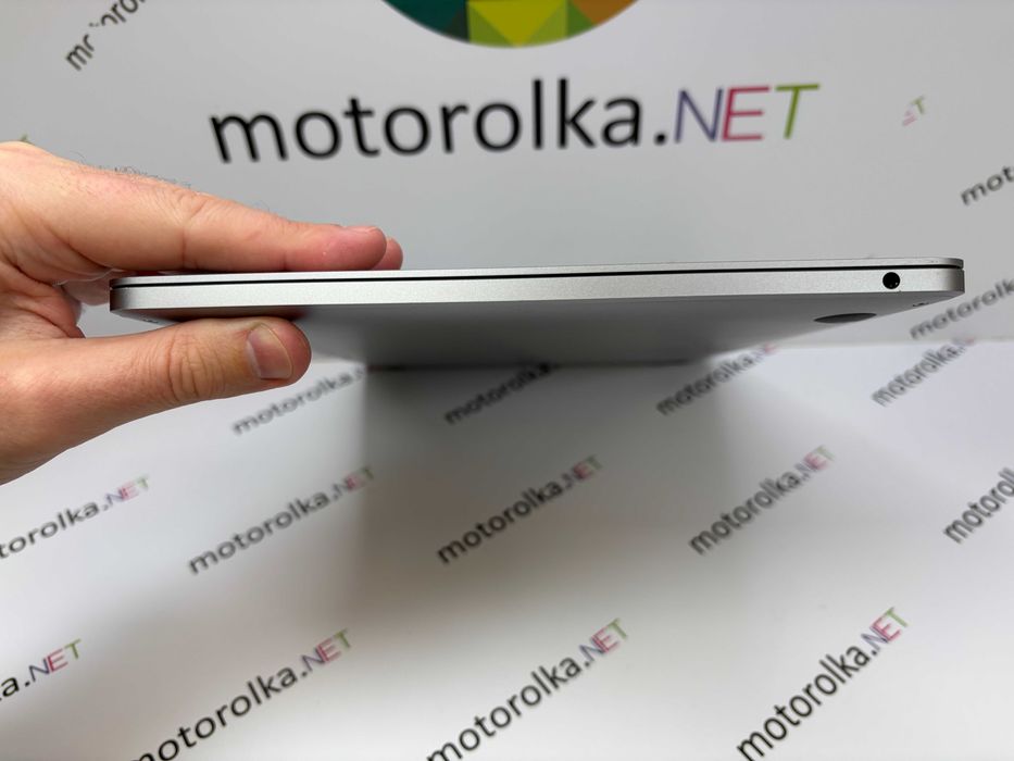 MacBook Pro 13 2019 TouchBar i5 1,4GHz 16RAM 256SSD Space Gray 4 цикла