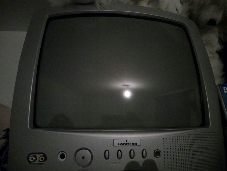 TV pequeno de 27 cm de ecra