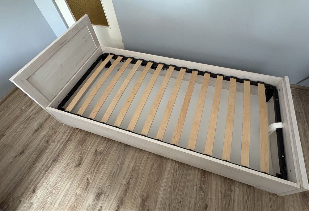 Łóżko jednoosobowe