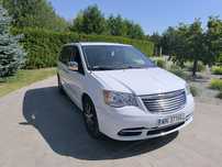 Chrysler town country