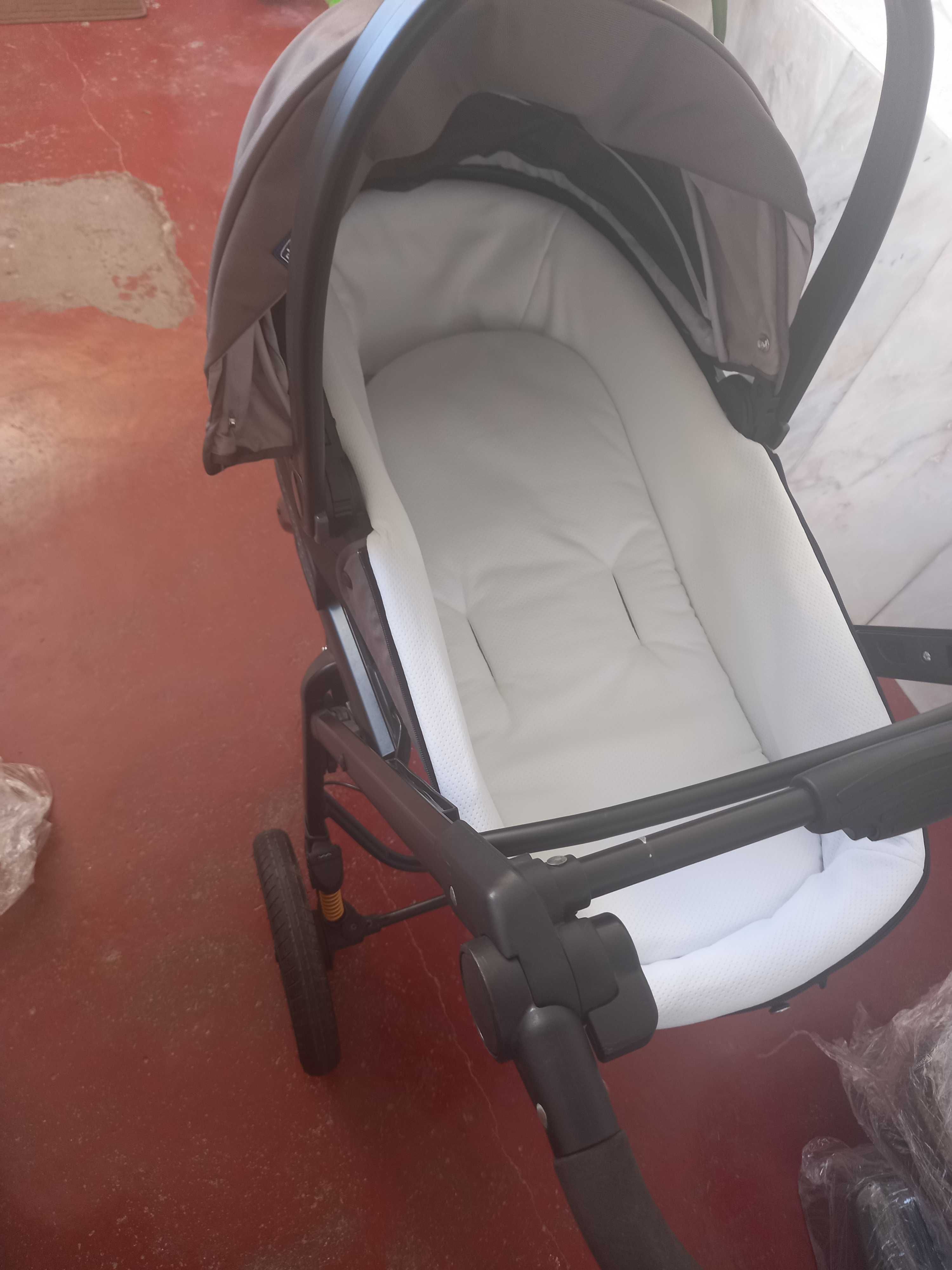 Carrinho bebé chicco active 3 como novo como base isofix