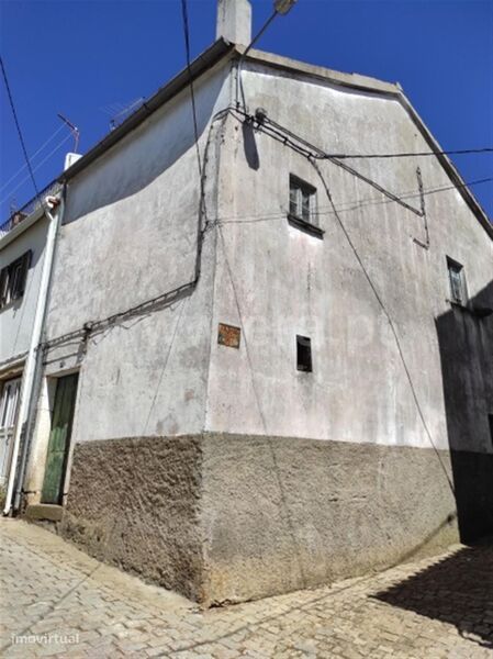 Moradia em Banda T1 / Fundão, Capinha