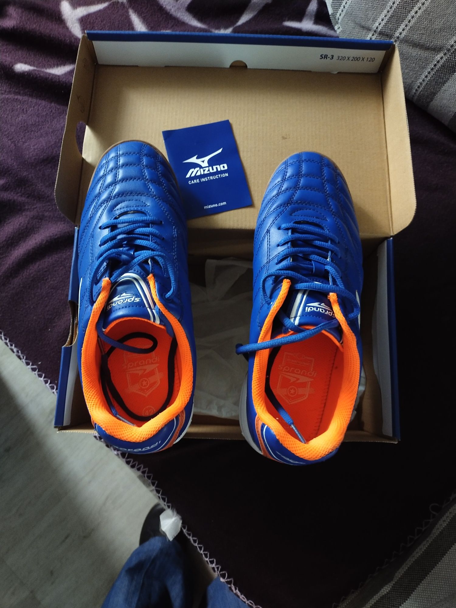 Продам кроссовки    Mizuno