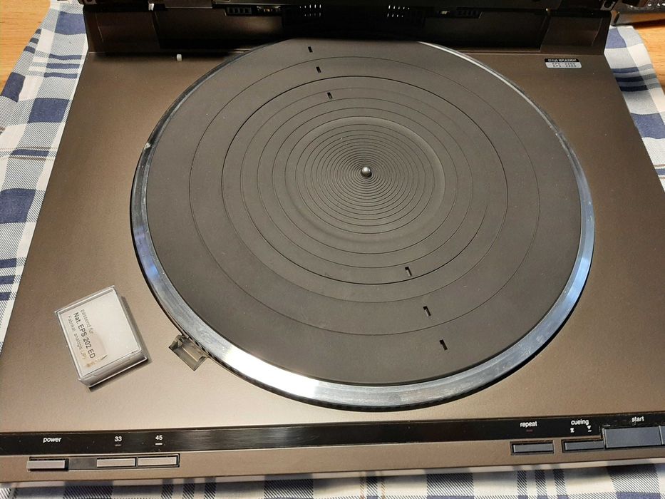 Technics  Quartz  Drive   Automatic Turntable System SL-QL1
