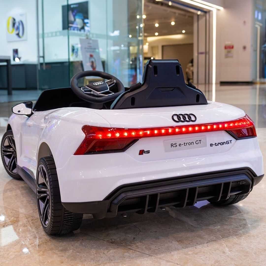 Дитячий електромобіль Audi e-tron GT