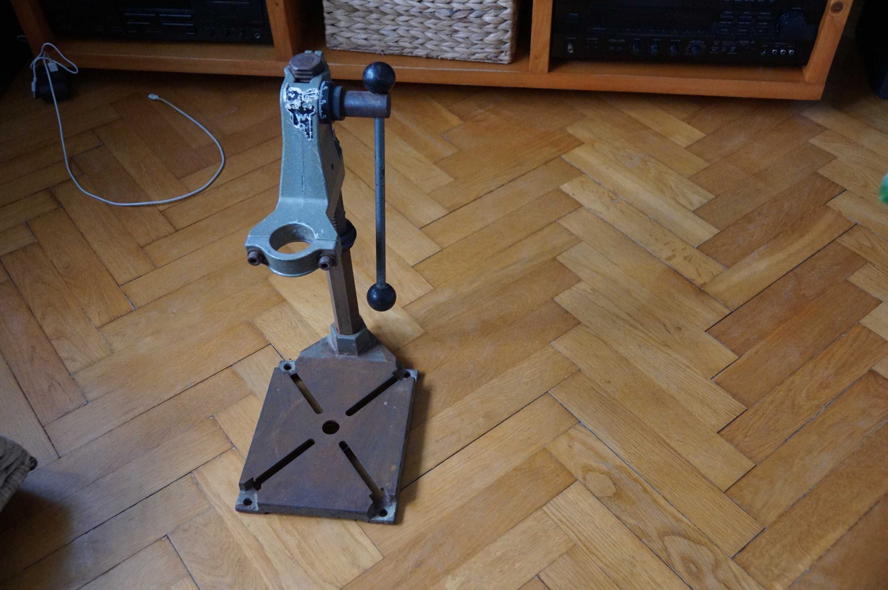 Statyw do wiertarki Wolfcraft.