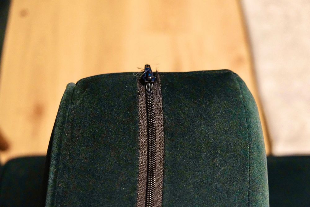Sofa Tatra Nábytok z podnóżkiem | PRL, butelkowa zieleń, po renowacji