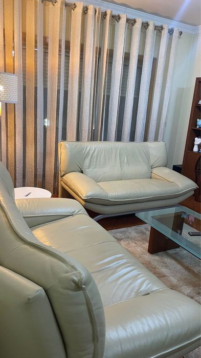 2 sofas em pele genuina