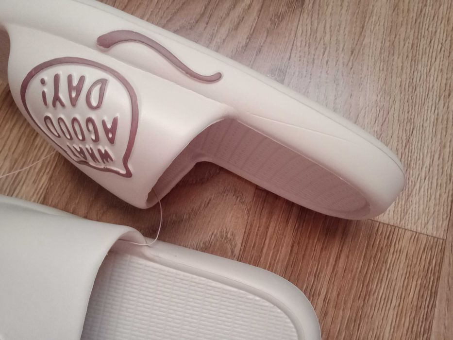 Шльопанці. Тапочки.