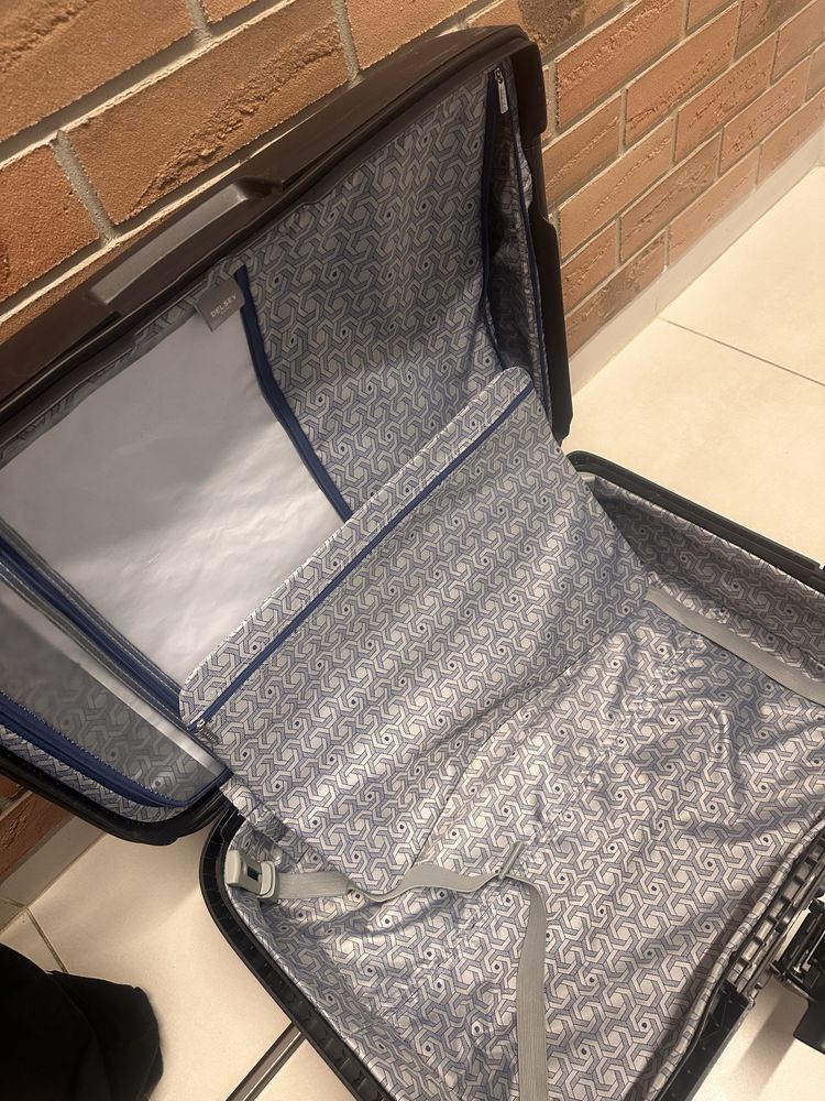 Walizka kabinowa Delsey Paris Moncey 48L czarna