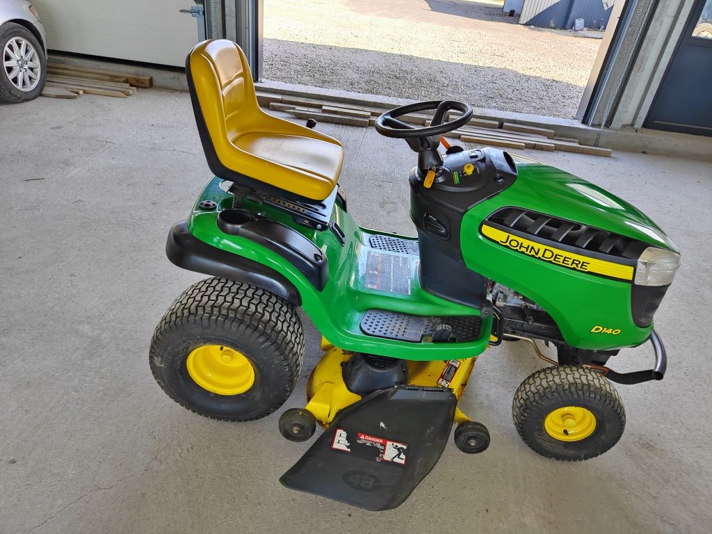 Traktorek kosiarka John Deere D140