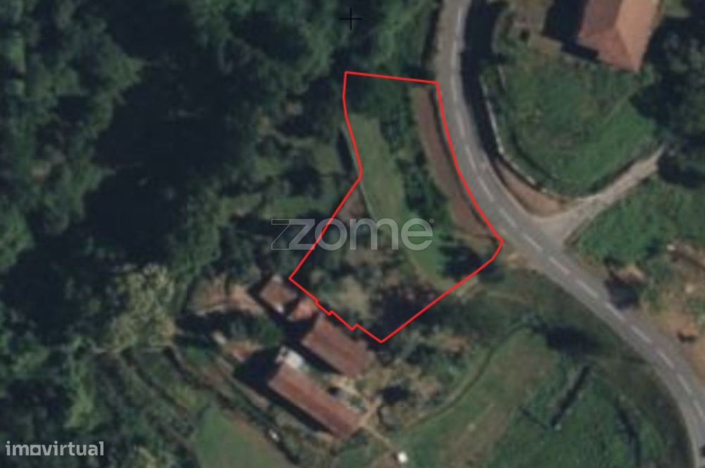 Terreno rústico com frente de estrada