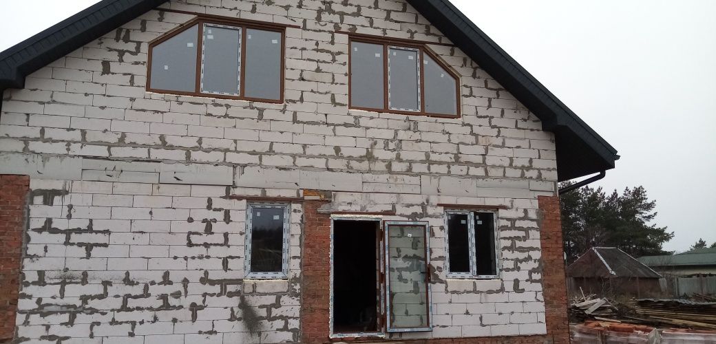 Продам дом в сосновом лесу 44сот новой постройки без внутренних робот