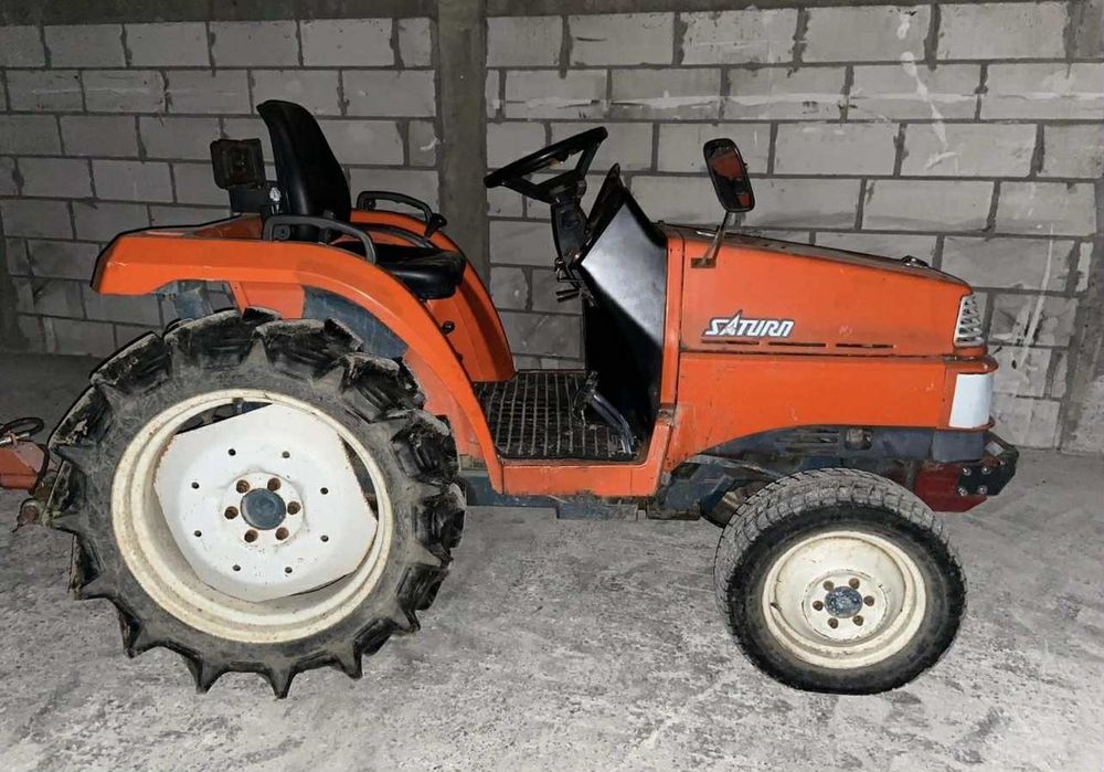 Ciągnik ogrodniczy Kubota Saturn X20 w zestawie z osprzetem