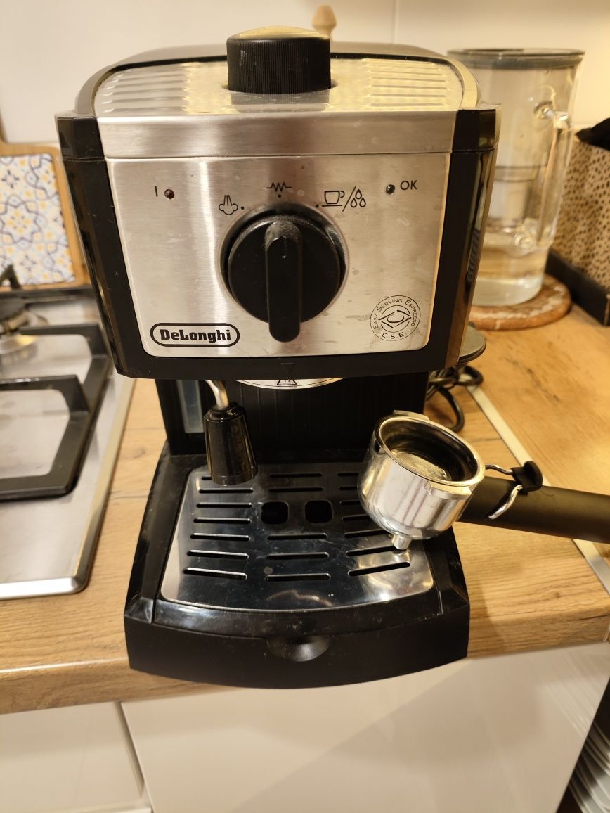 Ekspres kolbowy DeLonghi EC157