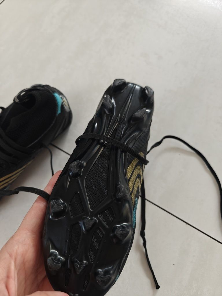 Buty do piłki nożnej korki rozm. 35