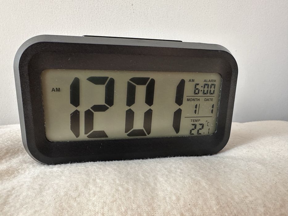 Zegar budzik na baterie 3xAAA