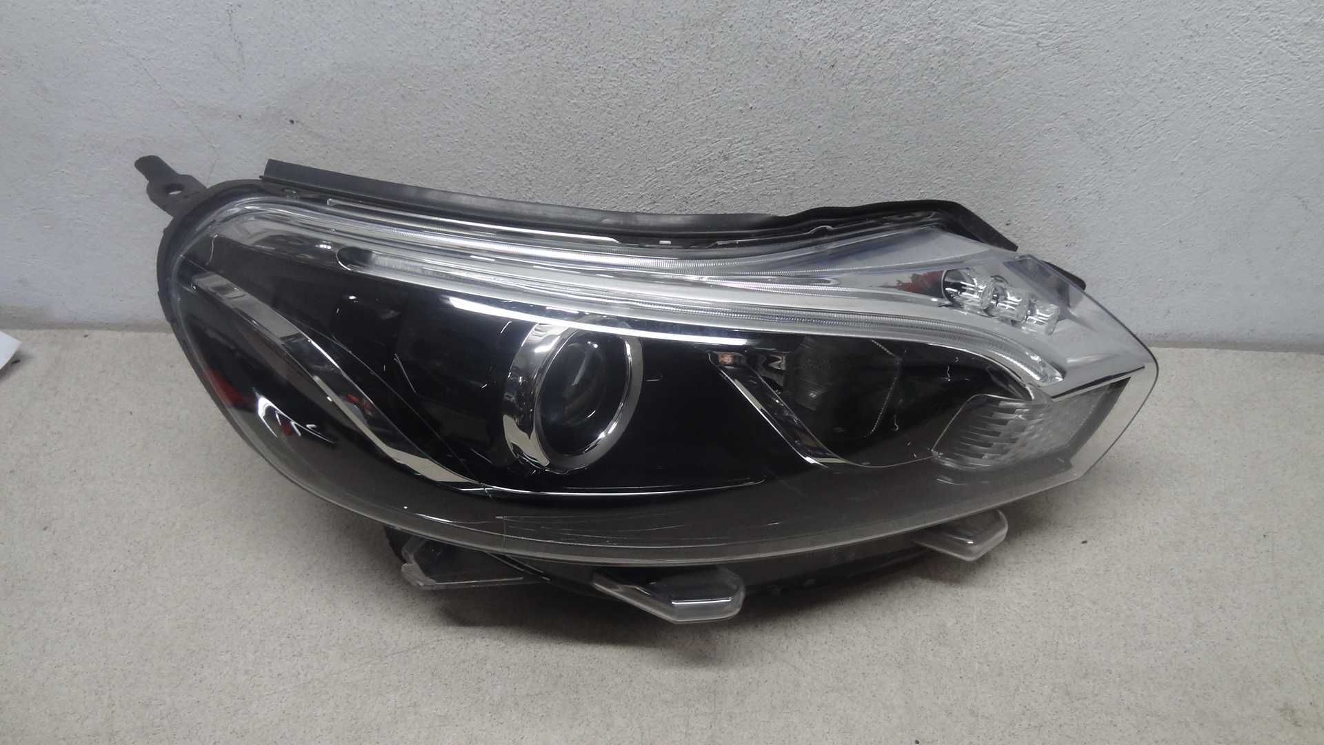 Toyota proace 16- lampa xenon led przód prawa europa