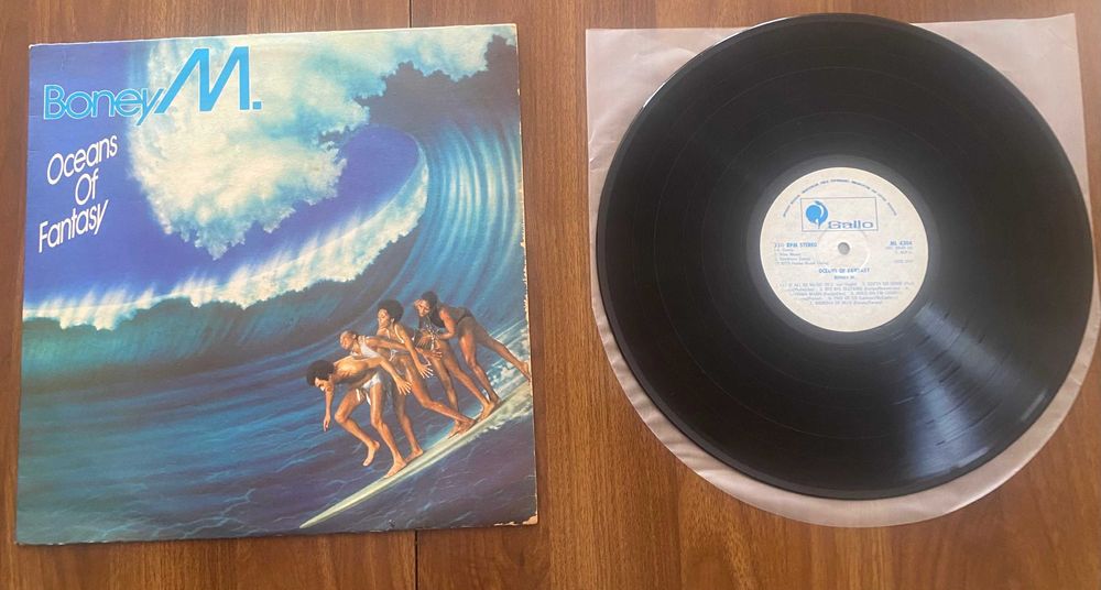 Álbum em vinil: Boney M - Oceans of Fantasy, editado em 1979