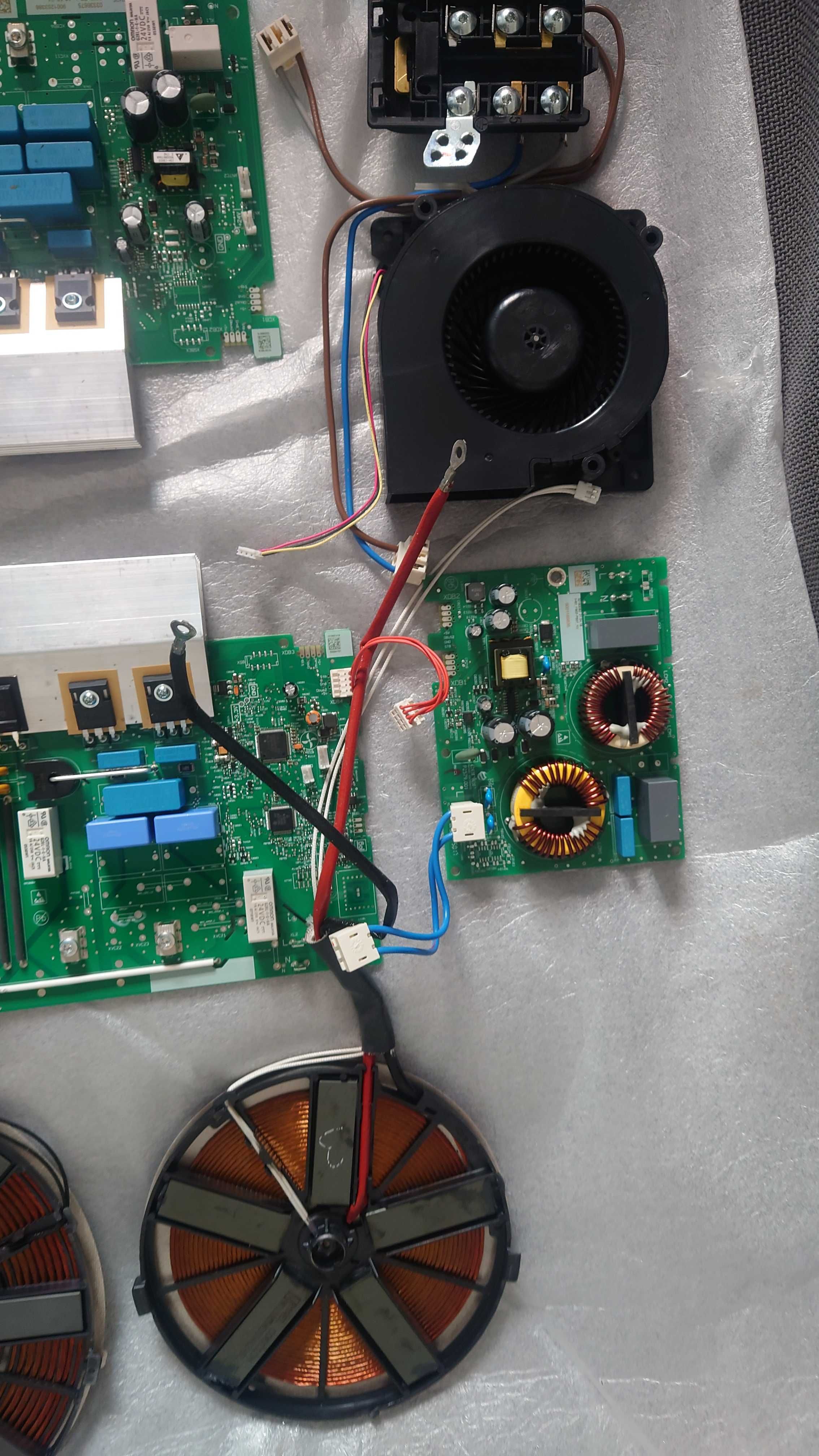 Bosch pie631FB1E elektronika - całe wnętrze