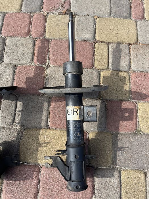 Амортизатор передній лівий Nissan Maxima 2018