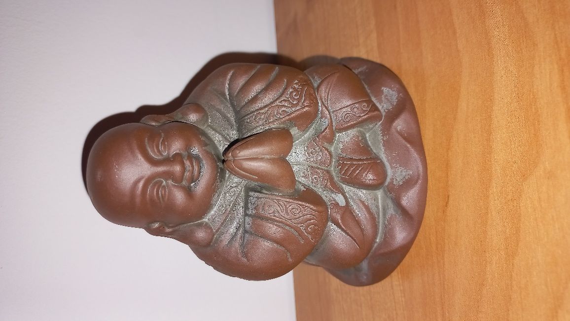 dekoracyjna figurka buddy