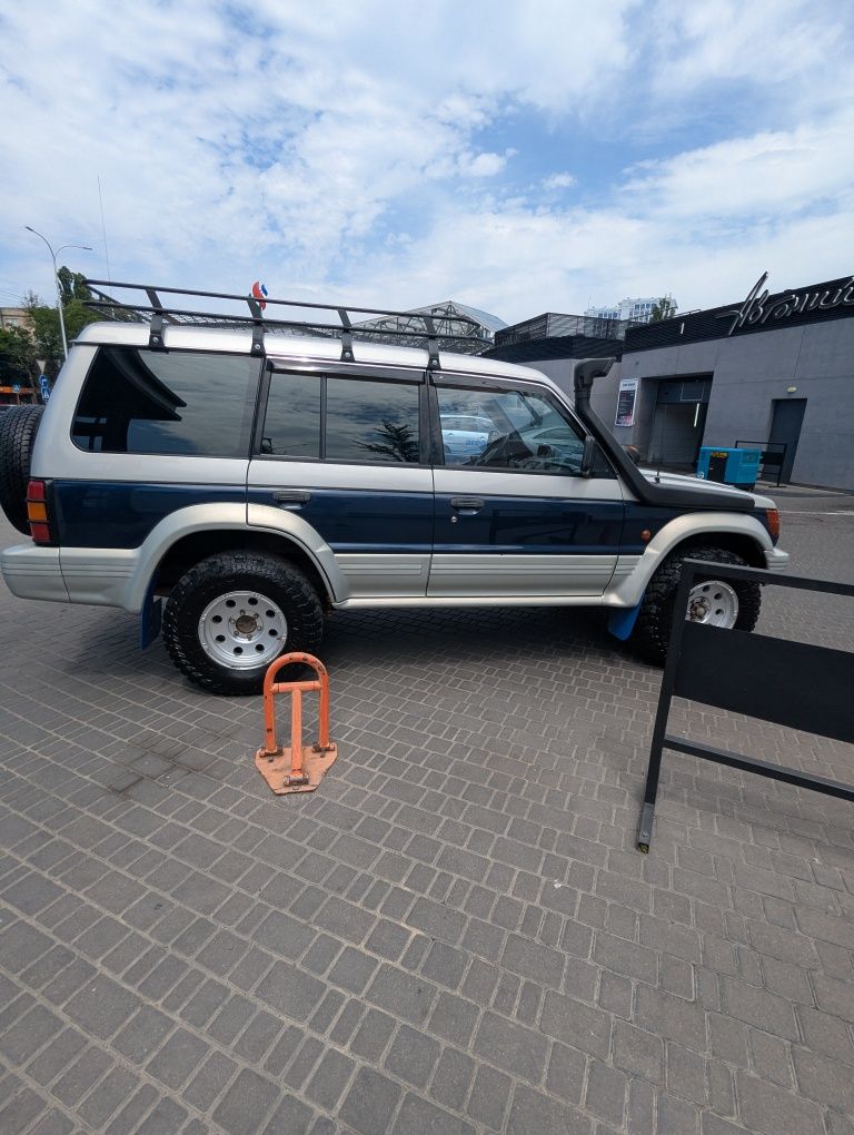 Mitsubishi Pajero 2