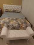 Cama com cabeceira estufada