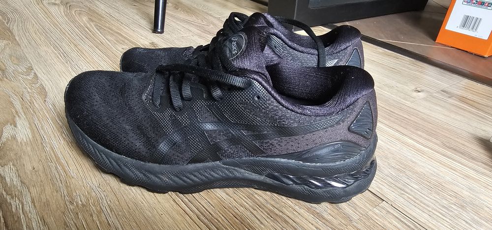 Asics Gel-Nimbus 23 damskie buty do biegania rozmiar 39,5 wkładka 25,5